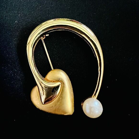 Vintage RARE Devil’s Tail Brooch Pearl Shiny and Brushed Gold Tone STUNNING 4038 - Picture 4 of 13